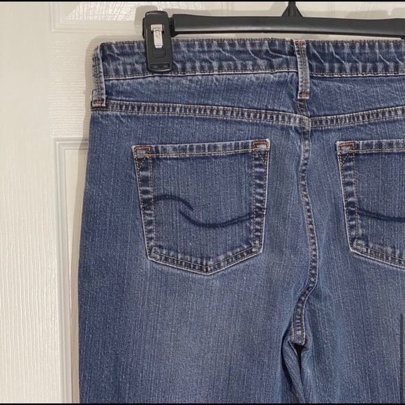 Lee Low-Rise Boot-Cut Jeans Size 12 - Picture 6 of 7
